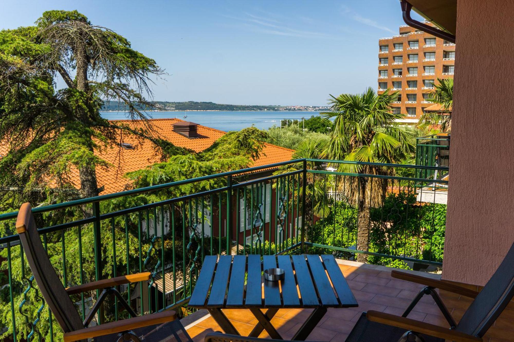 Apartments Stella Portoroz Bagian luar foto